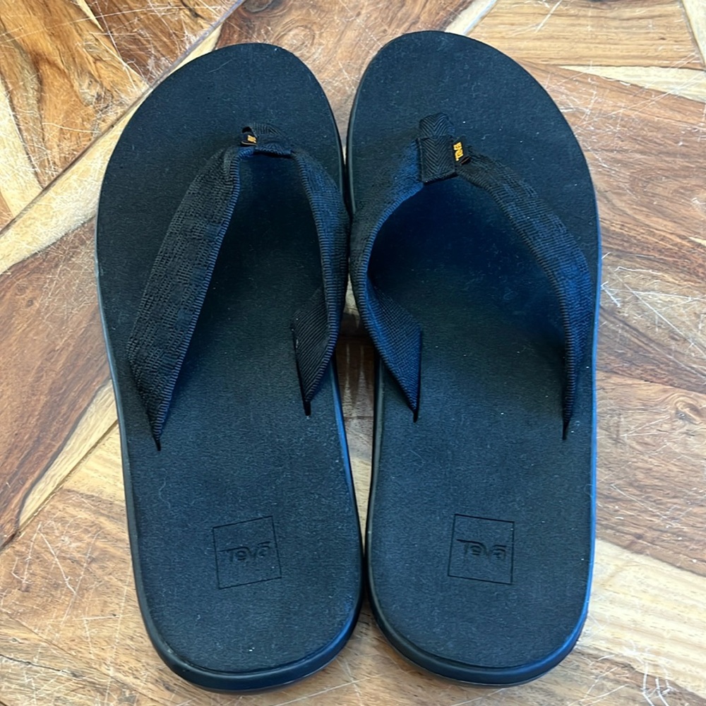 Teva Men’s Voya Black  Flip Flops - Classic Comfort